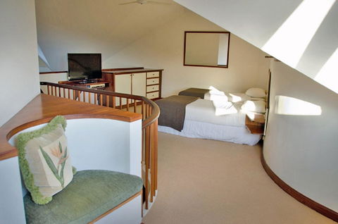 Beach Hotel Resort - Accommodation Main Beach 28
