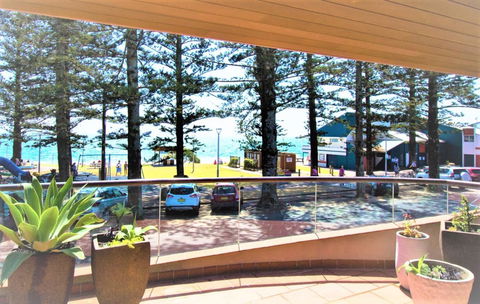 Beach Hotel Resort - Accommodation Main Beach 19