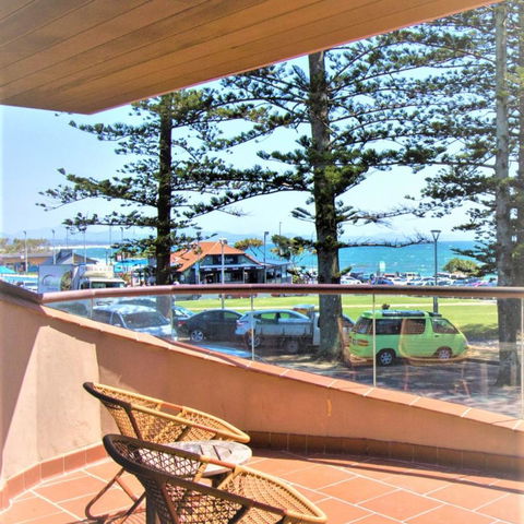 Beach Hotel Resort - Accommodation Main Beach 18