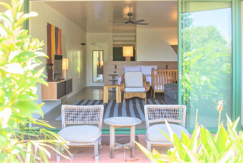 Beach Hotel Resort - Accommodation Main Beach 11