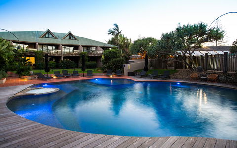 Beach Hotel Resort - Accommodation Main Beach 30