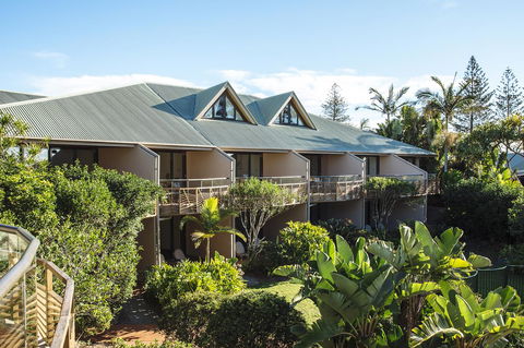 Beach Hotel Resort - Accommodation Main Beach 10