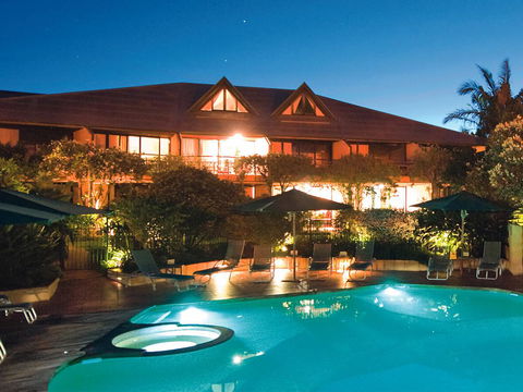 Beach Hotel Resort - Accommodation Main Beach 25