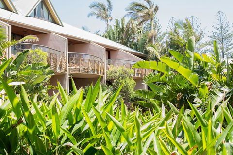 Beach Hotel Resort - Accommodation Main Beach 4