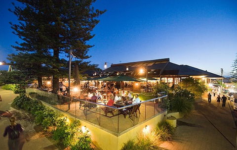 Beach Hotel Resort - Accommodation Main Beach 26