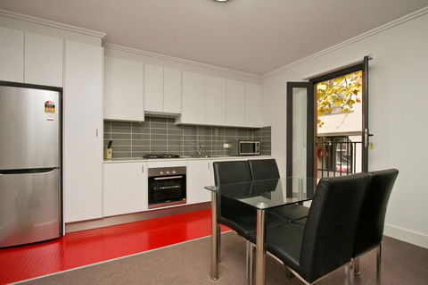 The Star Apartments - Accommodation Main Beach 4