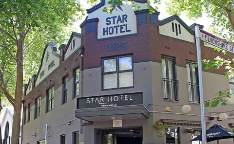 The Star Apartments - Accommodation Main Beach 1