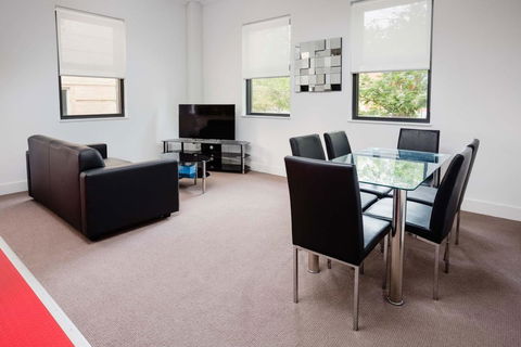 The Star Apartments - Accommodation Main Beach 5