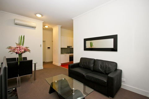 The Star Apartments - Accommodation Main Beach 6