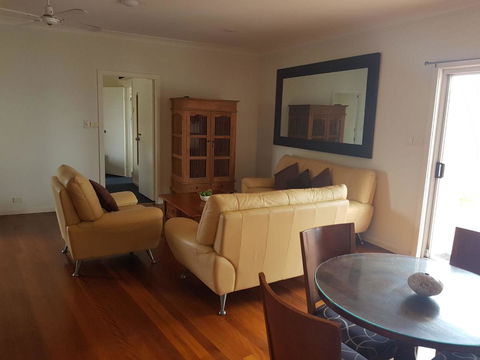 Squid\'s Ink Motel - Accommodation Main Beach 11