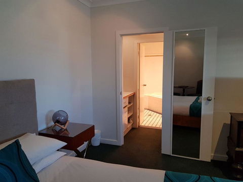 Squid\'s Ink Motel - Accommodation Main Beach 6