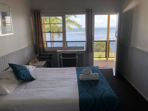 Squid\'s Ink Motel - Accommodation Main Beach 14