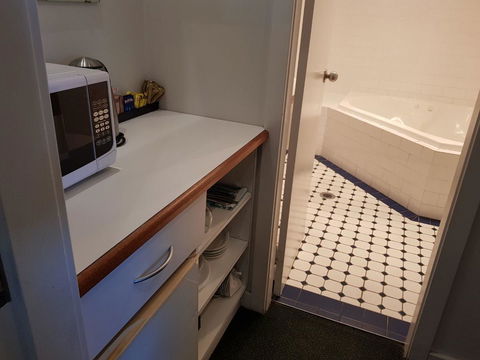 Squid\'s Ink Motel - Accommodation Main Beach 8