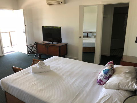 Squid\'s Ink Motel - Accommodation Main Beach 36