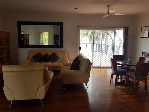 Squid\'s Ink Motel - Accommodation Main Beach 12