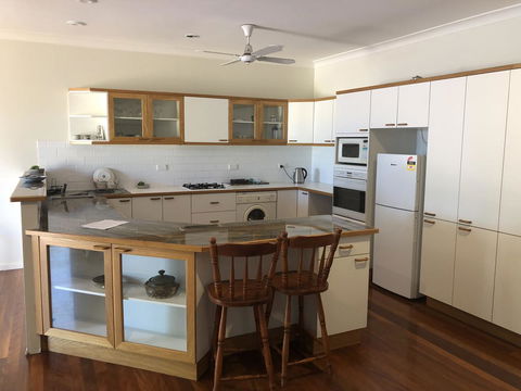 Squid\'s Ink Motel - Accommodation Main Beach 16