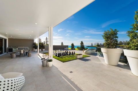 Belle Vue- Penthouse At Black Beach - Accommodation Main Beach 2