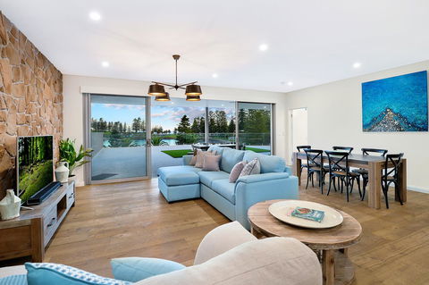 Belle Vue- Penthouse At Black Beach - Accommodation Main Beach 5