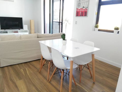 Specious Apartment With 2 Large Bedrooms - Accommodation Main Beach 6