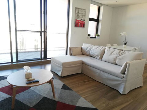 Specious Apartment With 2 Large Bedrooms - Accommodation Main Beach 11