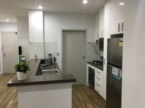 Specious Apartment With 2 Large Bedrooms - Accommodation Main Beach 3