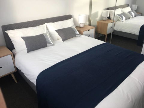 Specious Apartment With 2 Large Bedrooms - Accommodation Main Beach 2