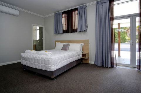 Lakes And Ocean Hotel Forster - Accommodation Main Beach 19