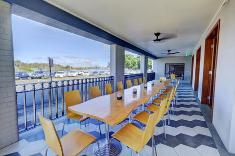 Lakes And Ocean Hotel Forster - Accommodation Main Beach 7