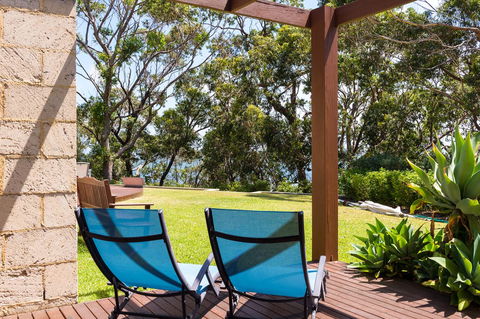By The Beach B&B Self Contained Apartments - Accommodation Main Beach 6