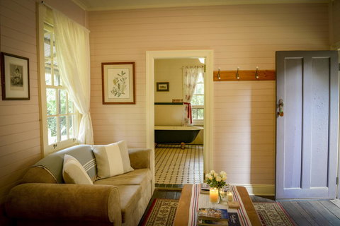 Arcadia - The Barn Cottage & Rosehill Cottage - Accommodation Main Beach 20