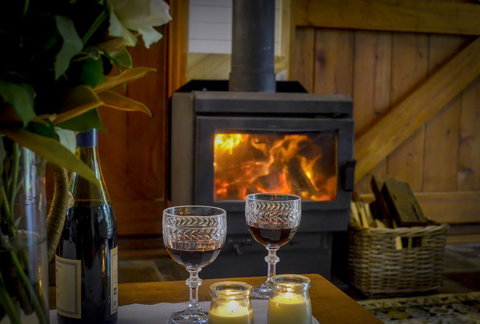 Arcadia - The Barn Cottage & Rosehill Cottage - Accommodation Main Beach 7