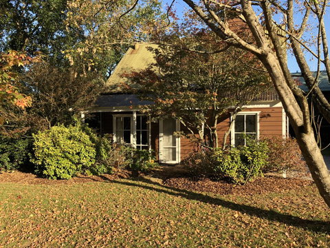 Arcadia - The Barn Cottage & Rosehill Cottage - Accommodation Main Beach 2