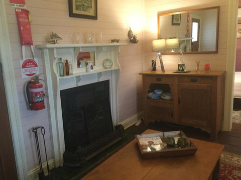 Arcadia - The Barn Cottage & Rosehill Cottage - Accommodation Main Beach 22