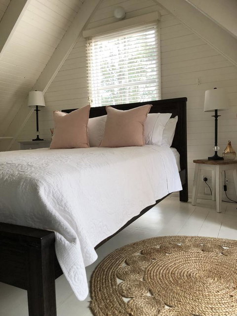 Arcadia - The Barn Cottage & Rosehill Cottage - Accommodation Main Beach 5