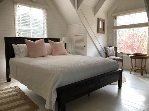 Arcadia - The Barn Cottage & Rosehill Cottage - Accommodation Main Beach 6