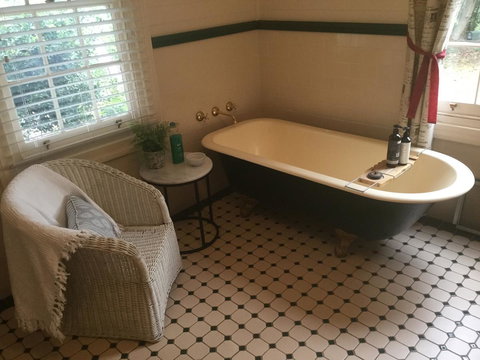 Arcadia - The Barn Cottage & Rosehill Cottage - Accommodation Main Beach 17