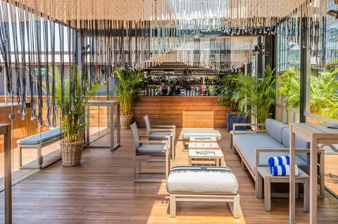 The Old Clare Hotel, Independent Collection By EVT - Accommodation Main Beach 12