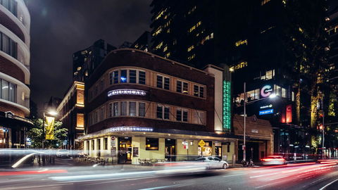 The Old Clare Hotel, Independent Collection By EVT - Accommodation Main Beach 13