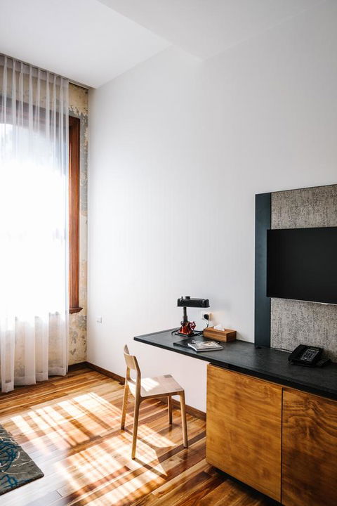 The Old Clare Hotel, Independent Collection By EVT - Accommodation Main Beach 2