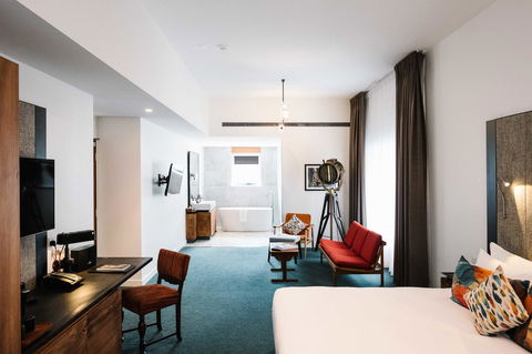 The Old Clare Hotel, Independent Collection By EVT - Accommodation Main Beach 15