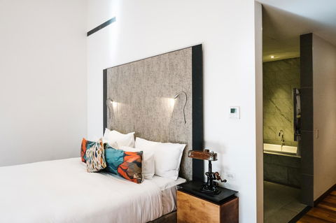 The Old Clare Hotel, Independent Collection By EVT - Accommodation Main Beach 18