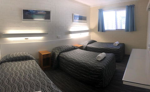 Coastal Bay Motel - Accommodation Main Beach 21