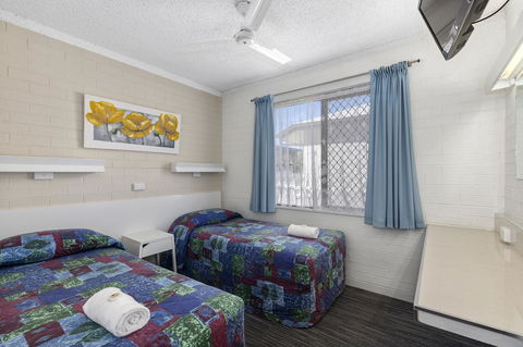 Coastal Bay Motel - Accommodation Main Beach 15