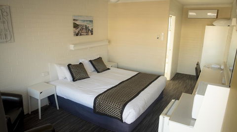 Coastal Bay Motel - Accommodation Main Beach 42