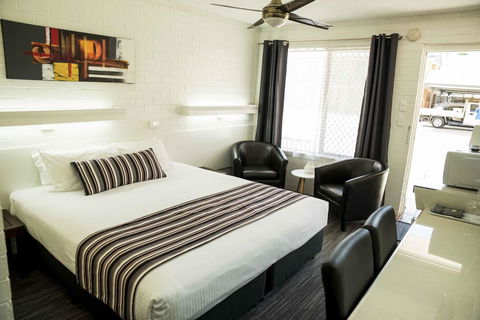 Coastal Bay Motel - Accommodation Main Beach 27