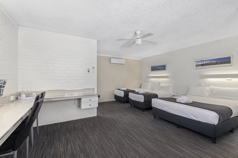 Coastal Bay Motel - Accommodation Main Beach 11