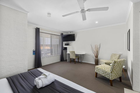 Coastal Bay Motel - Accommodation Main Beach 12