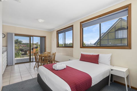 Coastal Bay Motel - Accommodation Main Beach 8