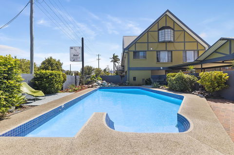 Coastal Bay Motel - Accommodation Main Beach 1