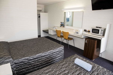 Coastal Bay Motel - Accommodation Main Beach 29